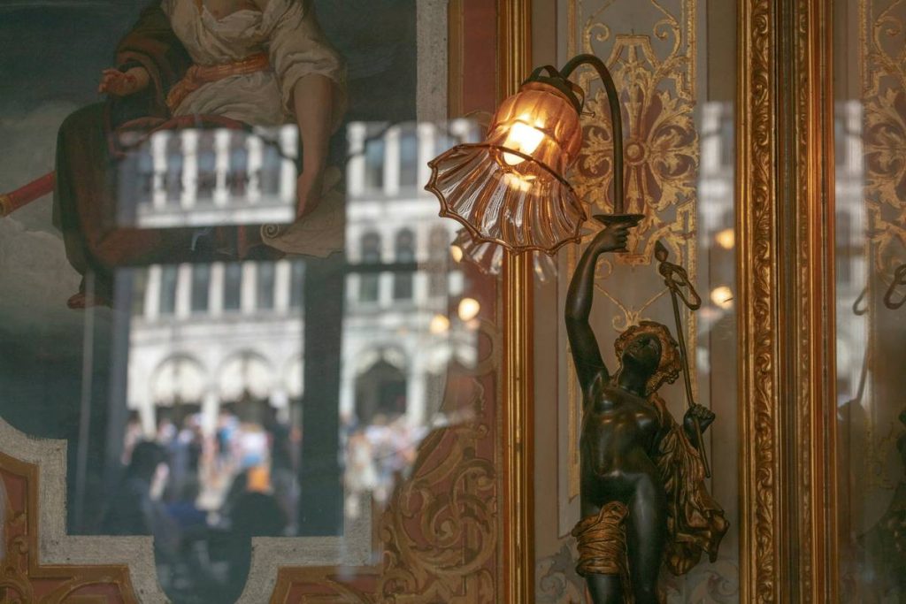 10 Game-Changing Ways to Use Interior Wall Sconce Light Fixtures Like a Pro